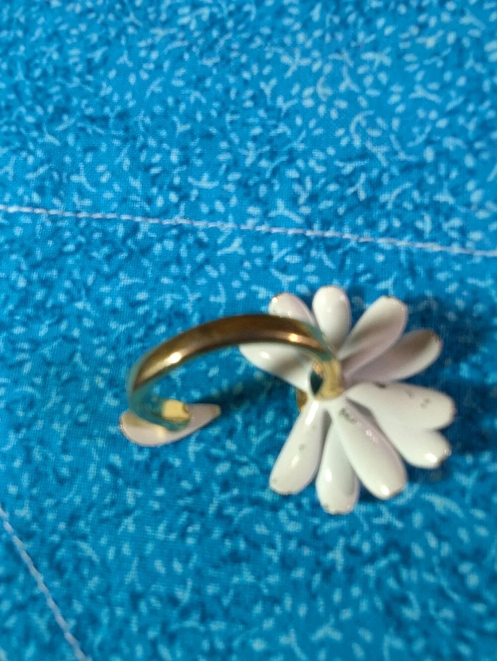 Kate Spade Gold Tone Flower Ring White Enamel Size 8 Adjustable Marked on Ring
